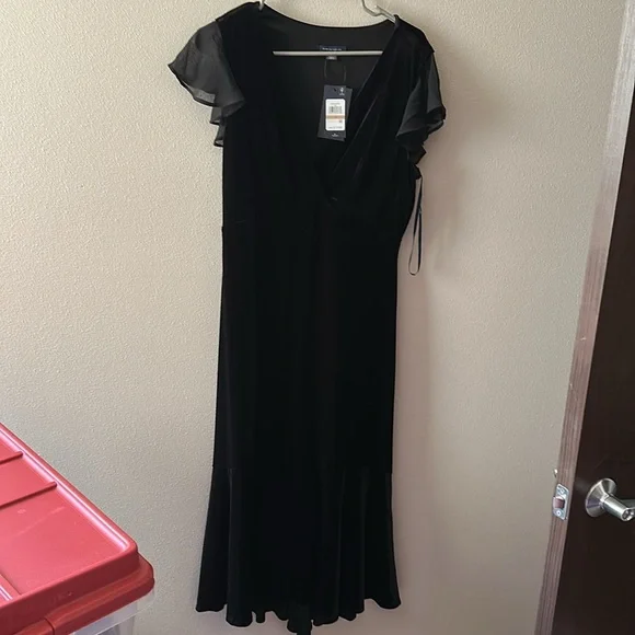 NWT Velvet Midi Dress with Chiffon Flutter SleevesTiered Hem A4HV1QHL size 12 - Picture 7 of 8